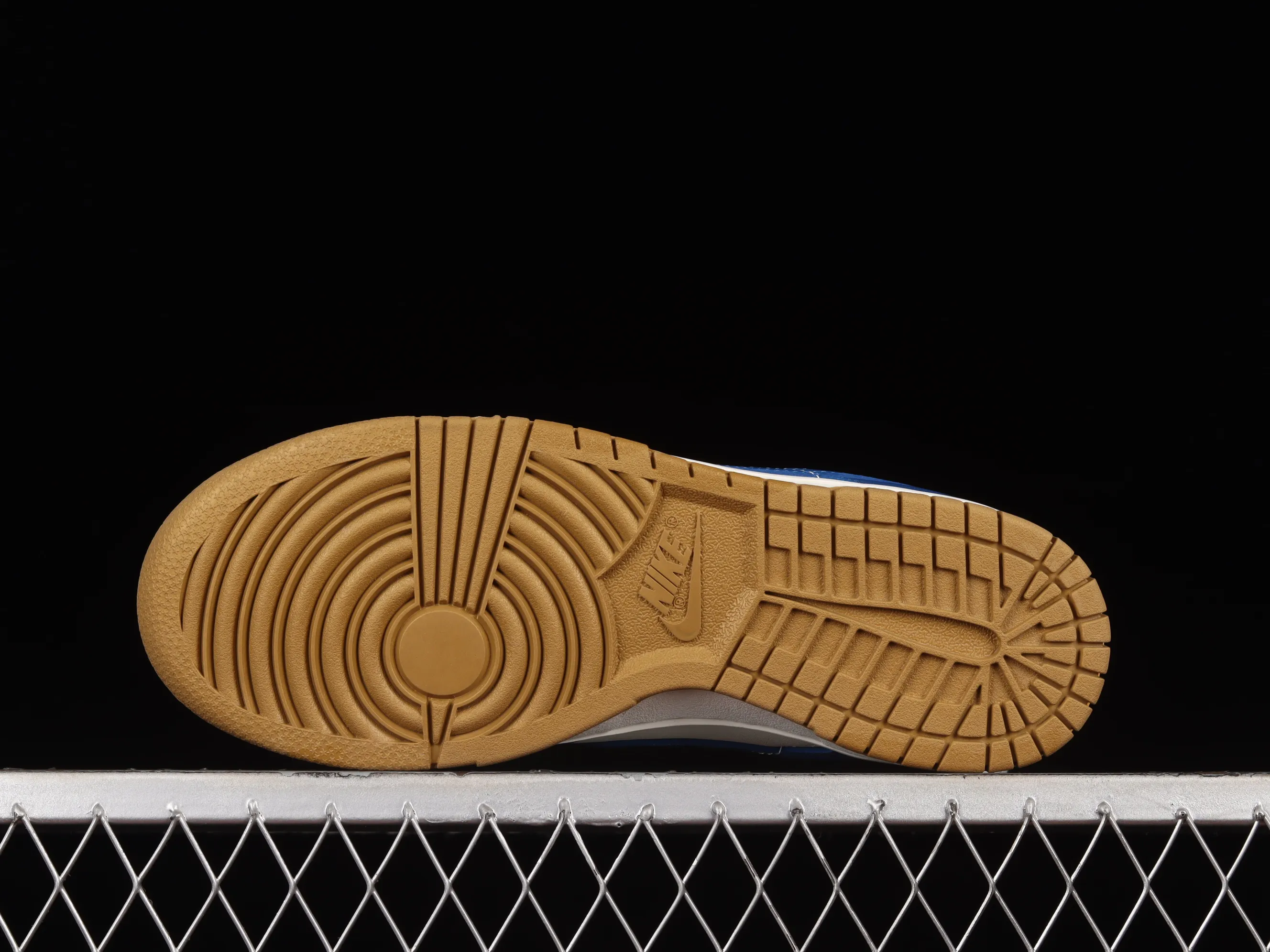 All categories Nk SB Dunk series Nk SB Dunk Low low-top sneakers Nk SB Dunk Low white and blue color SB smashed rebound high-top sneakers FB7173-141